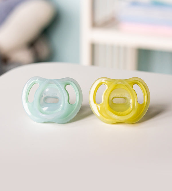 Ultra-Light Silicone Tommee Tippee Soother 2 Pack 6-18M - 433451